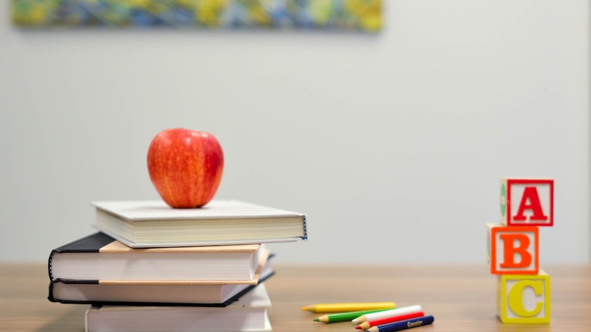 Discover how to create a personalized homeschool curriculum for your child in 2026. Learn about stat