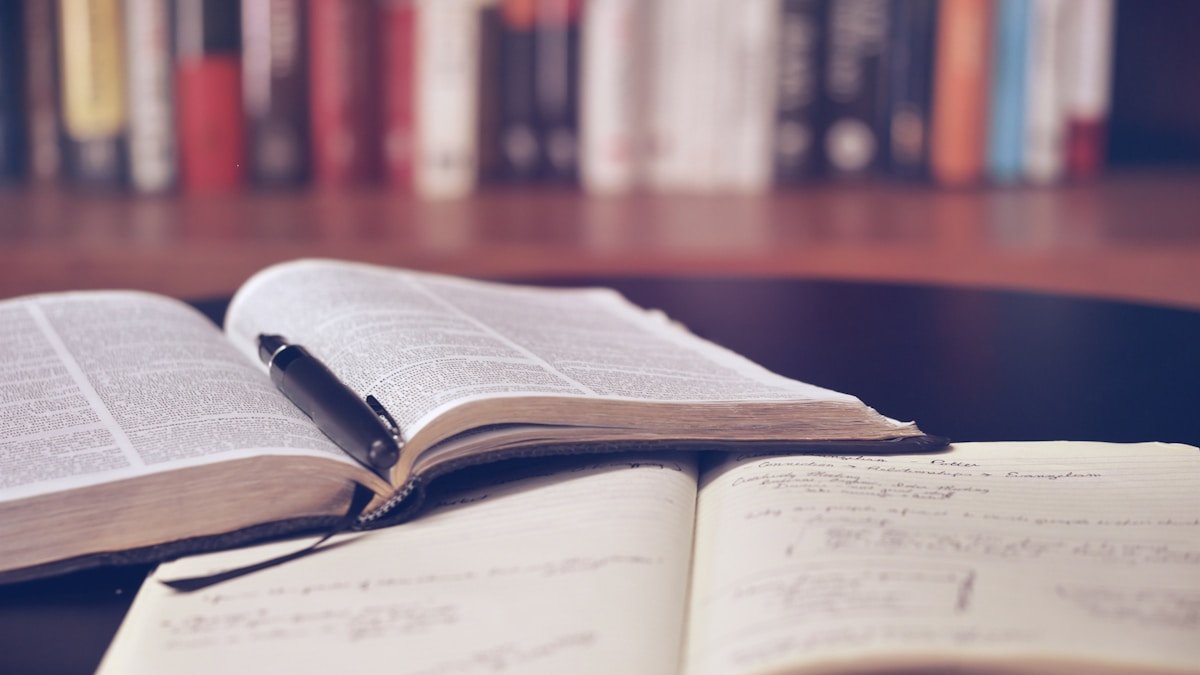 Practical language learning strategies for busy adults who want to build fluency without hours of da